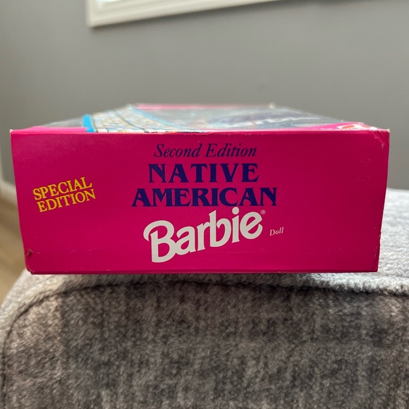 *New In Box* Vintage 1993 Special Edition, Second Edition Native American Barbie - Picture 3 of 12